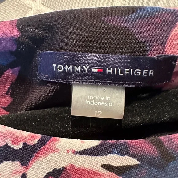 Pretty Tommy Hilfiger Floral Short Sleeveless Dress - Picture 7 of 7